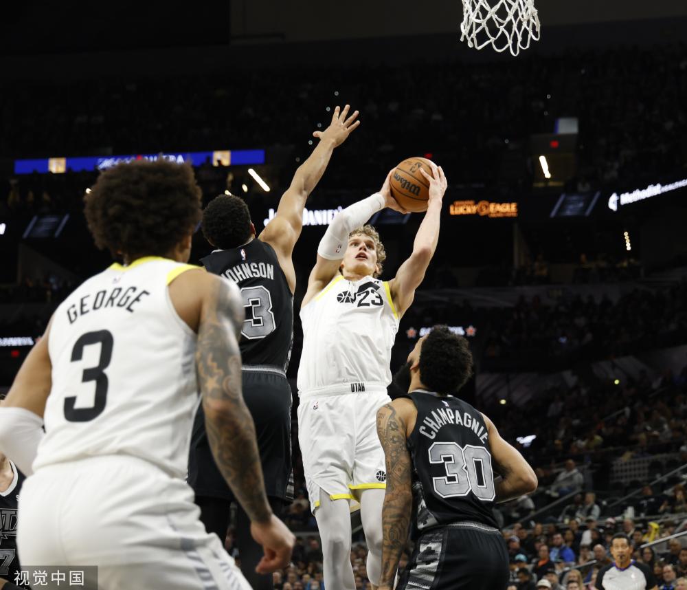 新月队凭借 新月队凭借